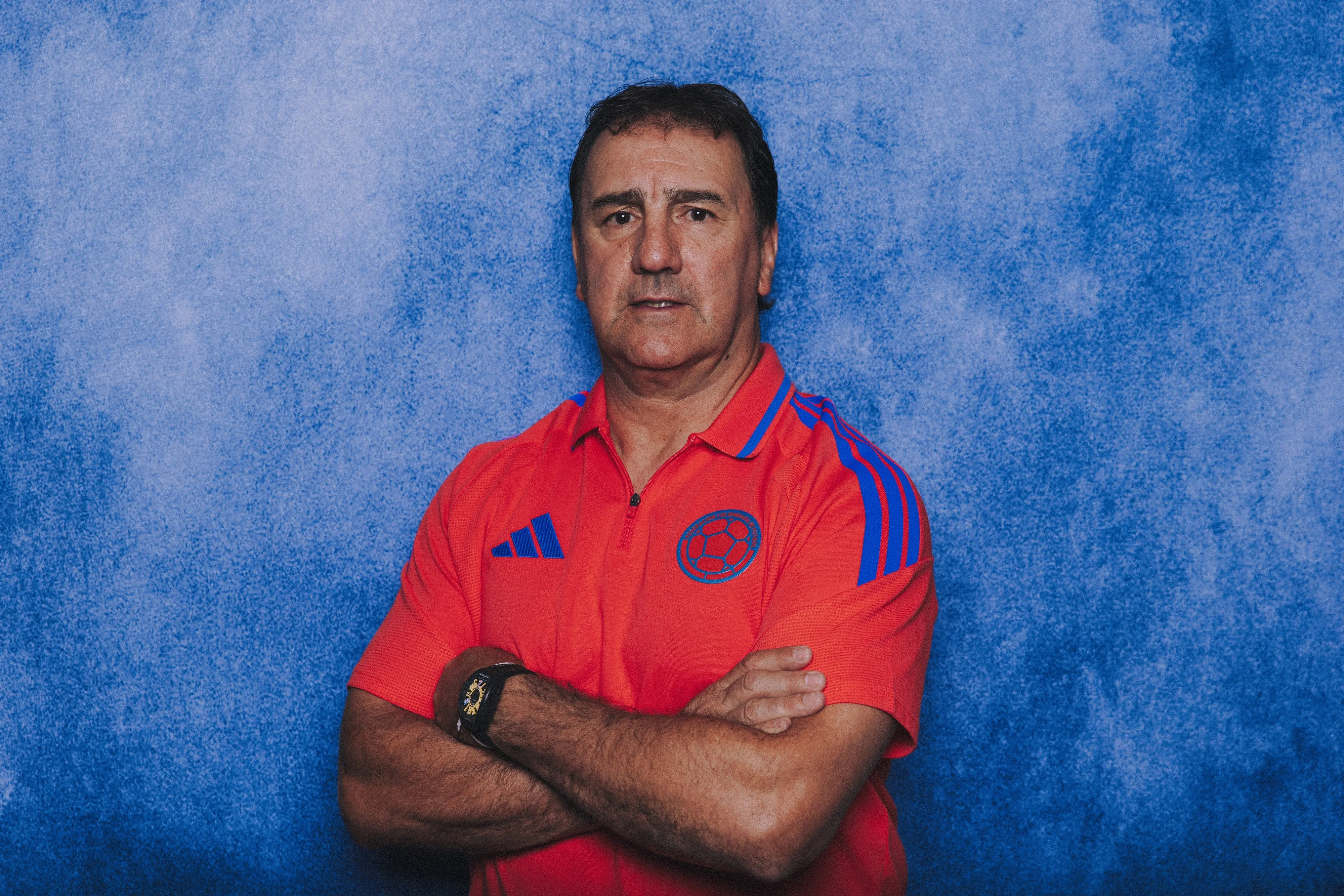 Técnico da Colômbia critica pausas para hidratação na Copa