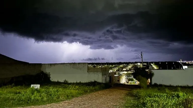 Temporal em Fortaleza: 120 mm de chuva causam caos e alagamentos generalizados