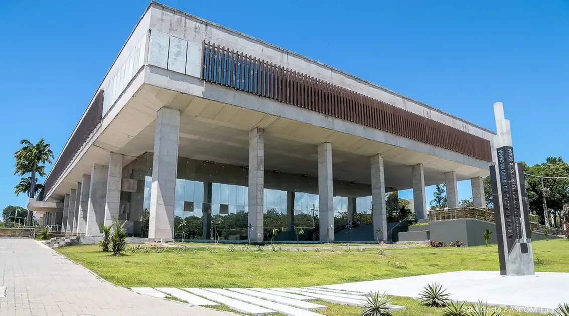 TJCE abre concurso com 24 vagas e salários de até R$ 8,8 mil