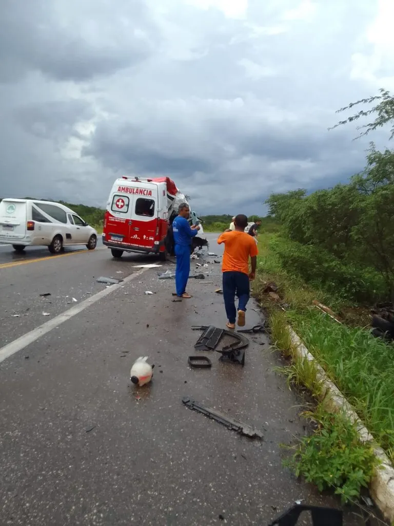 Tragédia em Forquilha: Mãe e Filha Morrem e 17 Feridos em Colisão na BR-222