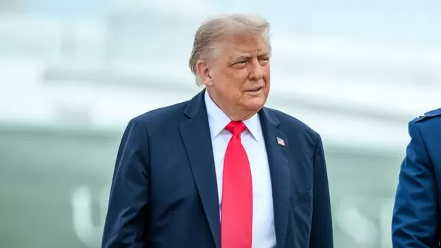 Trump é evacuado de jantar da Casa Branca após tiros; suspeito detido no local