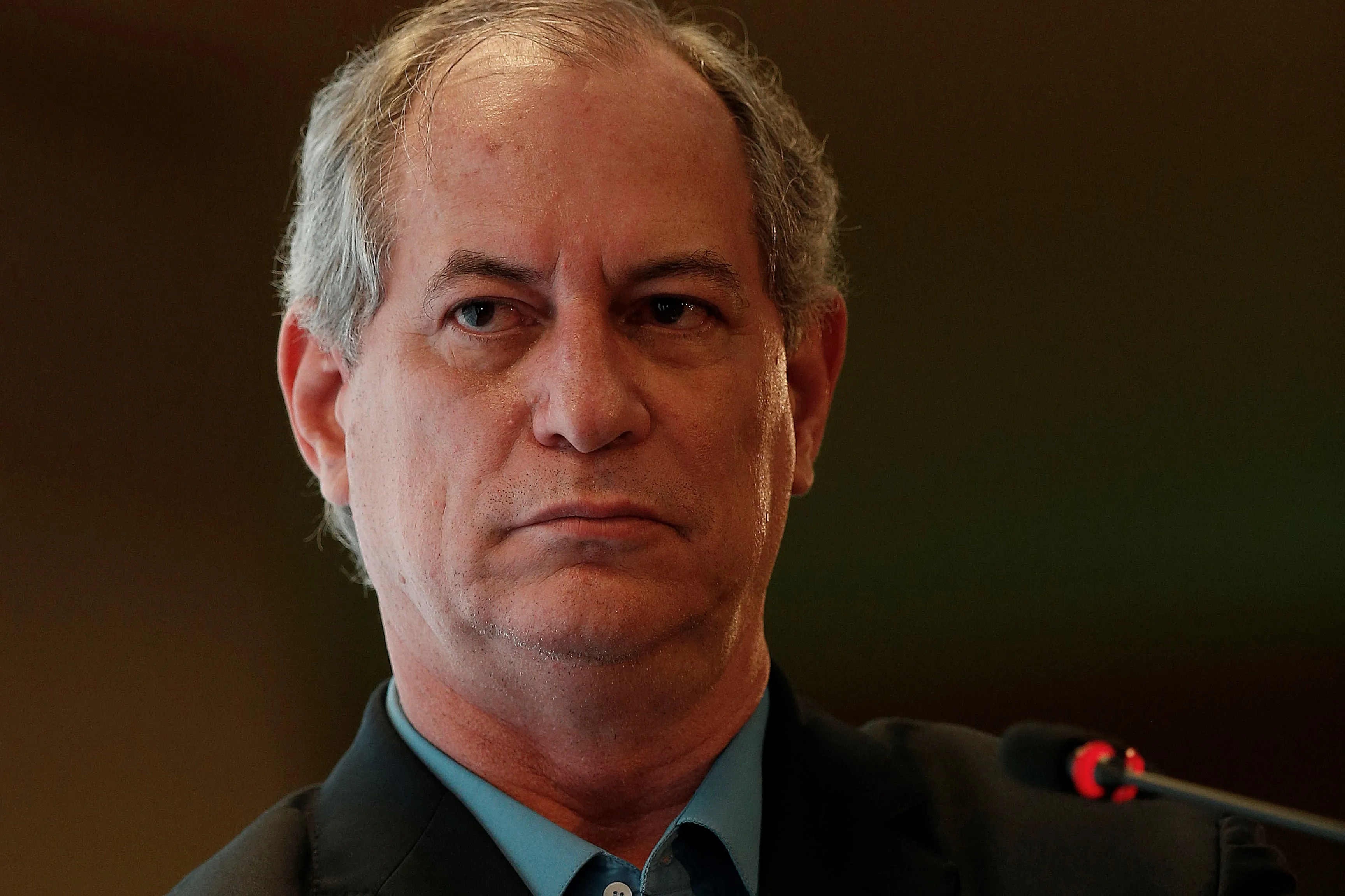 TSE suspende decisão e mantém propaganda que associa Ciro a Bolsonaro
