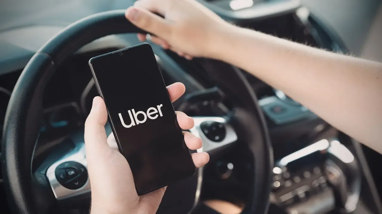 Uber demite 23% de setor de RH e recrutamento