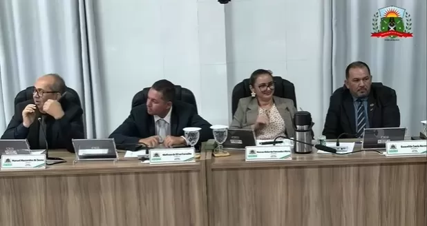 Vereadora de Ubajara protagoniza gesto polêmico em sessão da Câmara