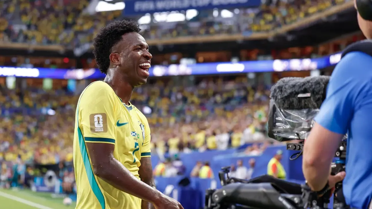 Vini Jr iguala recorde de lendas na Copa do Mundo