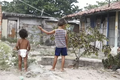 Vulnerabilidade Social Limita Crescimento de Crianças Indígenas e Nordestinas, Aponta Estudo